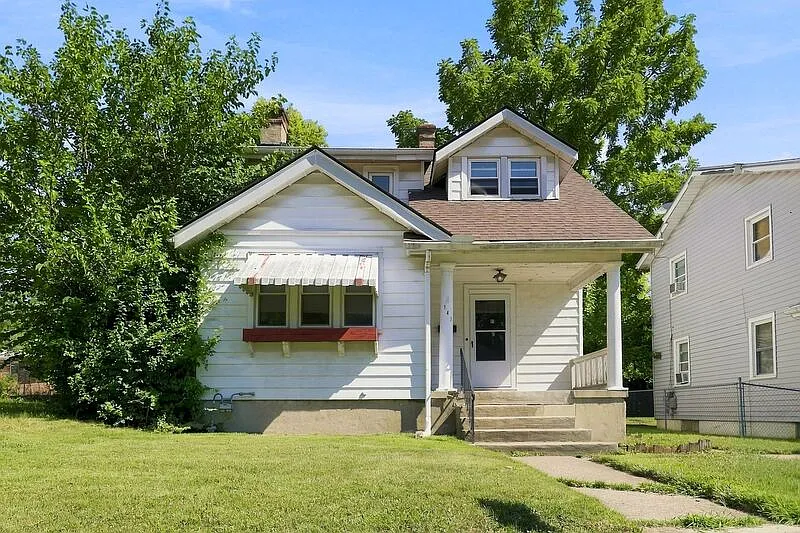 3 bed, 1.0 bath, $1,025 — Photo 1