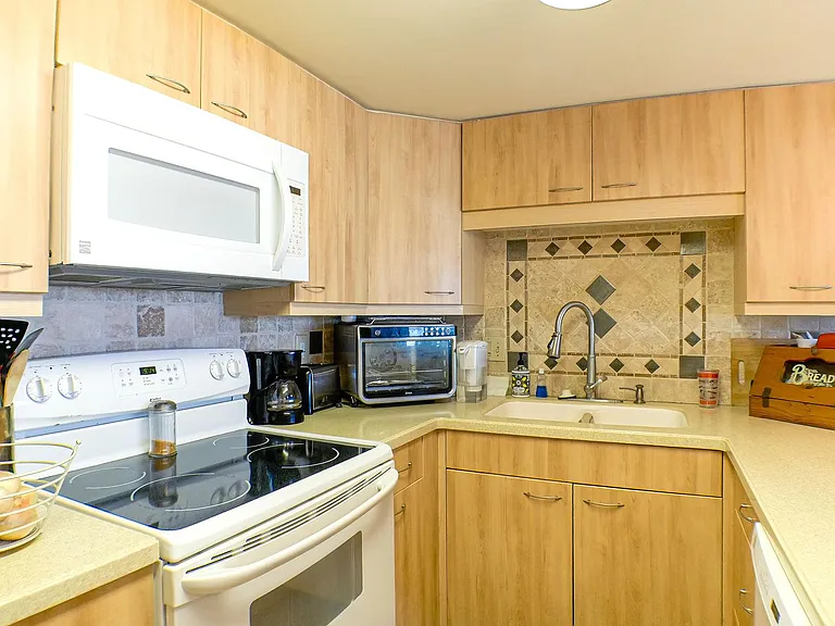 1900 Clifford St #603 — Photo 2