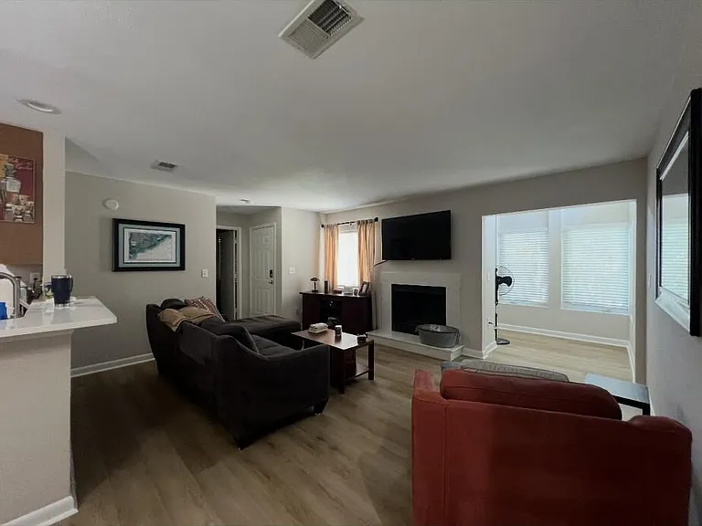 271 Alexandra Dr #7 — Photo 6