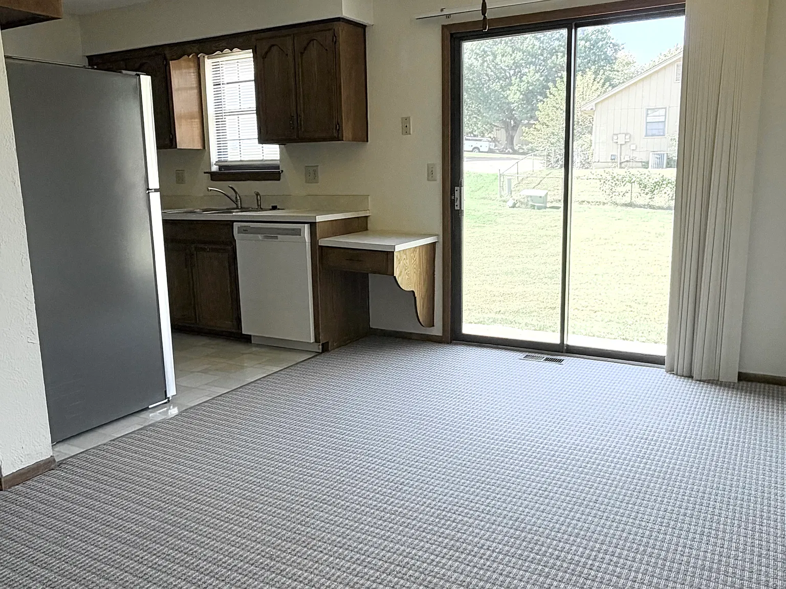 2 bed, 1.5 bath, 1116 sqft, $1,200 — Photo 4