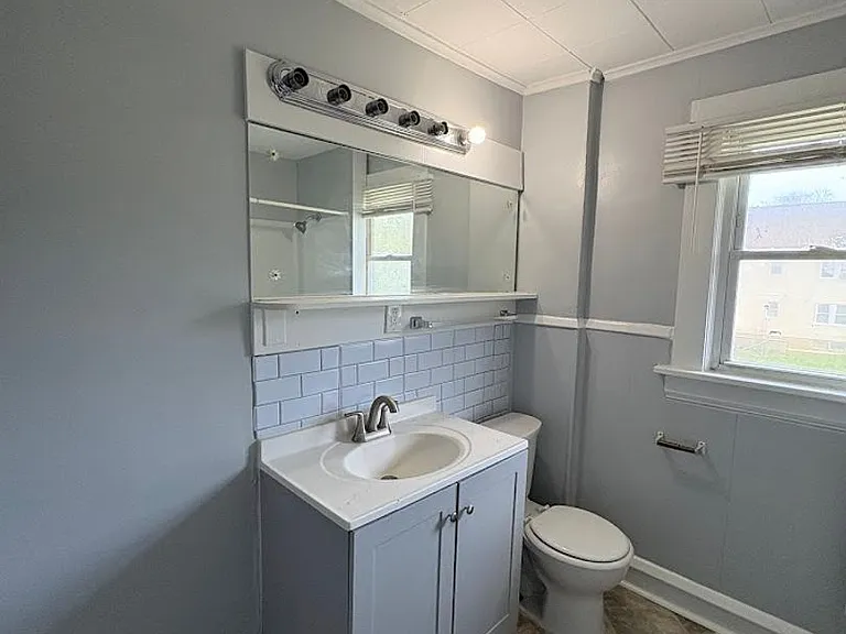 897 Peckham St — Photo 12