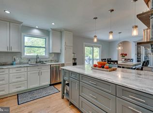414 Lake Shore Dr, Pasadena, MD 21122