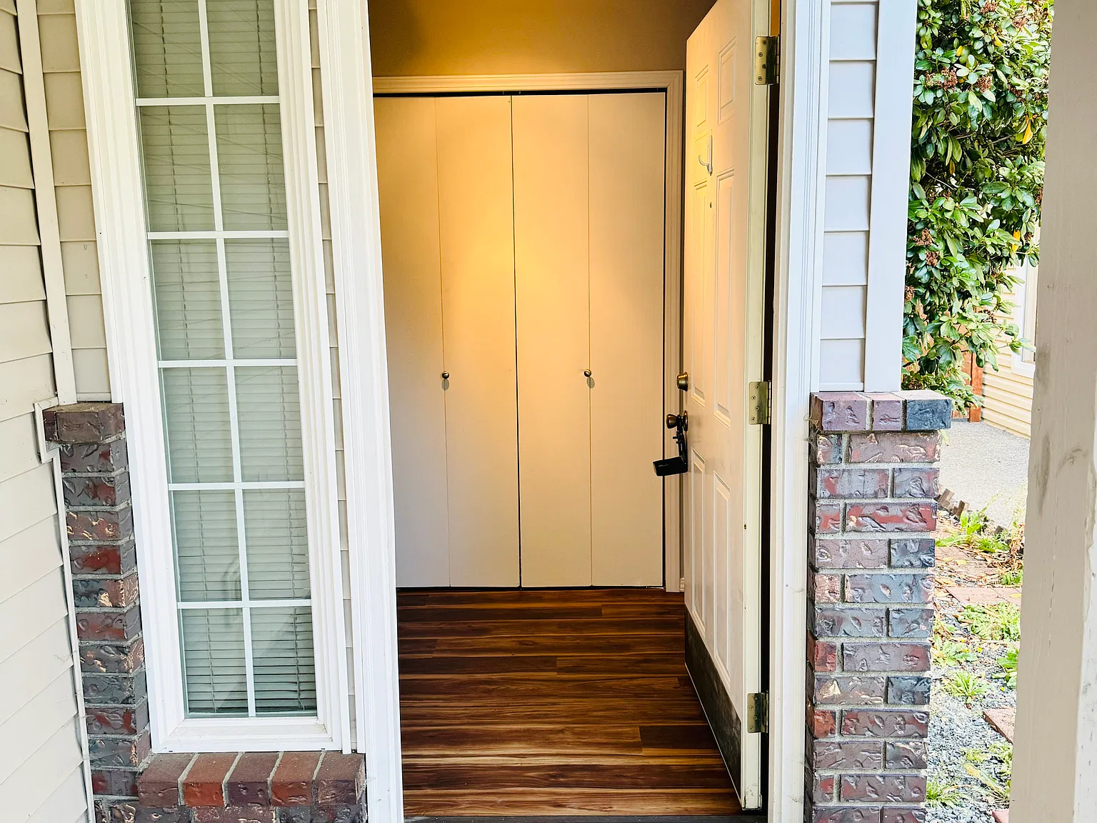2 bed, 2.5 bath, 1348 sqft, $2,800 — Photo 2