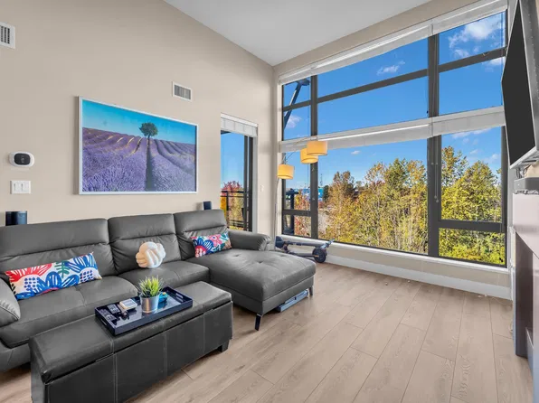 14100 Riverport Way #404, Richmond, BC V6W 1M3