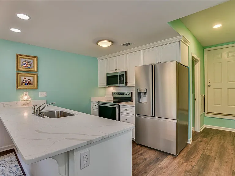 212 Jackson Ave — Photo 9