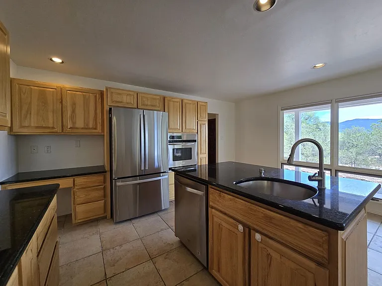 105 Michelle Dr — Photo 2