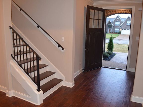 2nd image of 115 Oak Hollow Dr