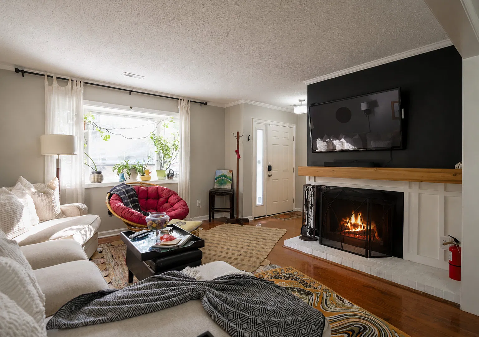 Peaceful Garden Townhome — Photo 4