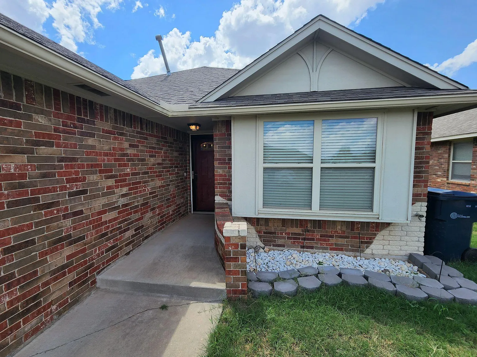 3 bed, 1419 sqft, $1,650 — Photo 3