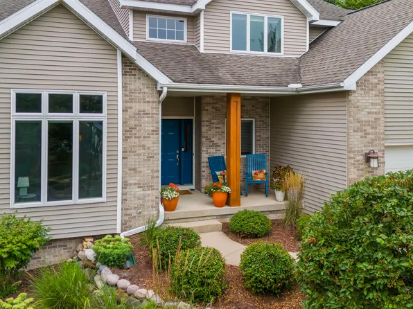 2936 Maple Run Dr, Madison, WI 53719