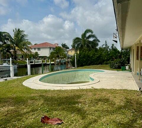 4th image of 2330 NE 49th Street
