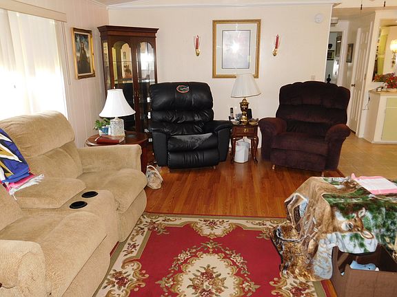 5th image of 302 Blue Beard Dr