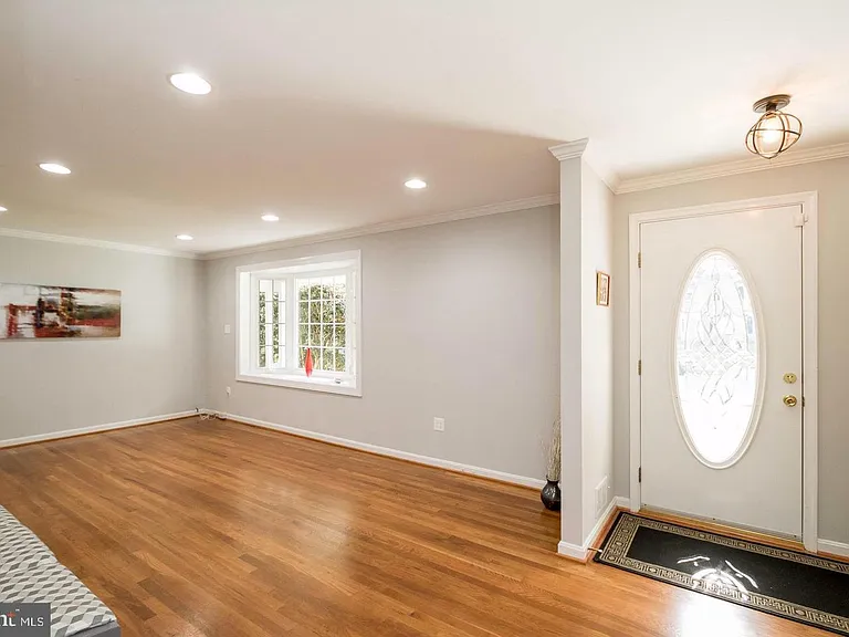 5612 Eastbourne Dr — Photo 3