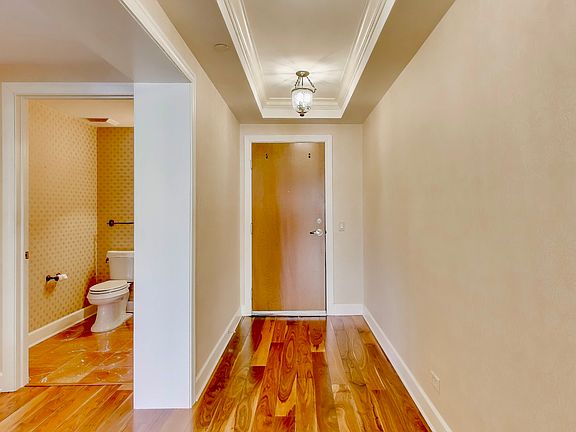 4th image of 10 E Burlington St Unit 2C