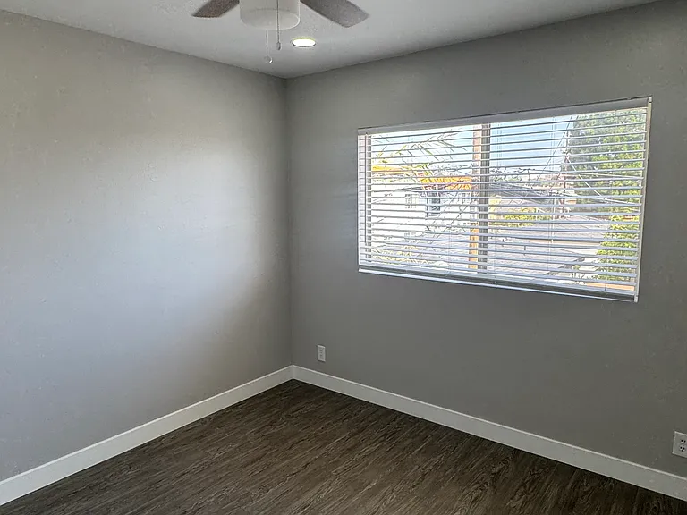 740 W 21st St #3 — Photo 9