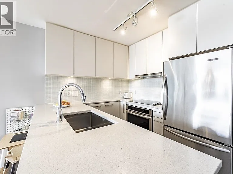 668 Columbia St #1011 — Photo 13