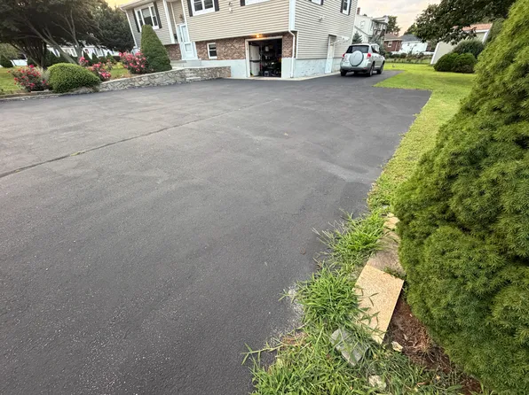 94 John St, Westerly, RI 02891