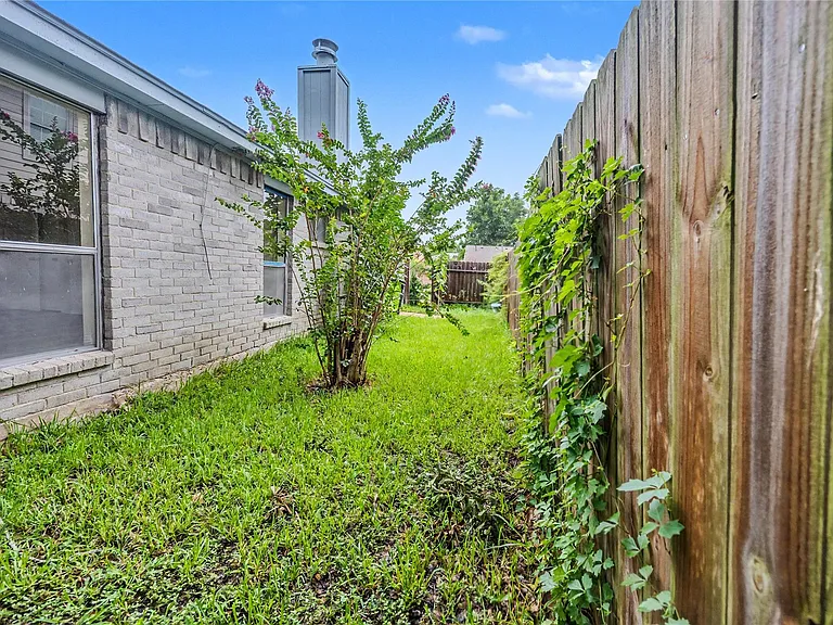 7907 Chancel Dr — Photo 38