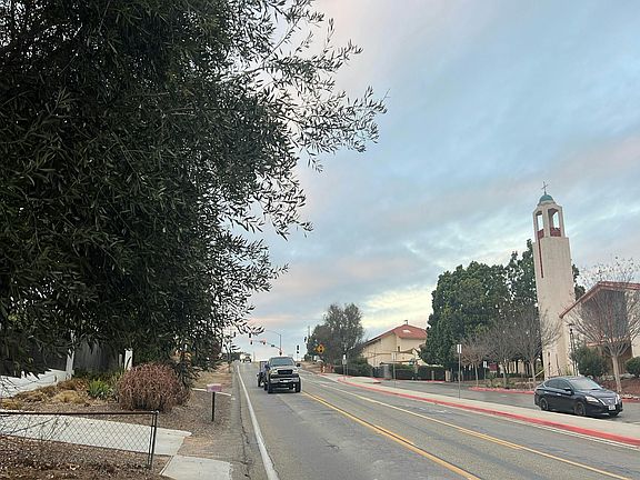 4th image of 451 S Stage Coach Ln