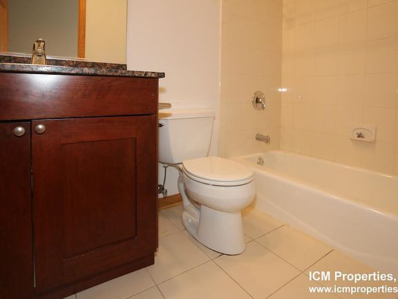 4th image of 2551 N Southport Ave #4N