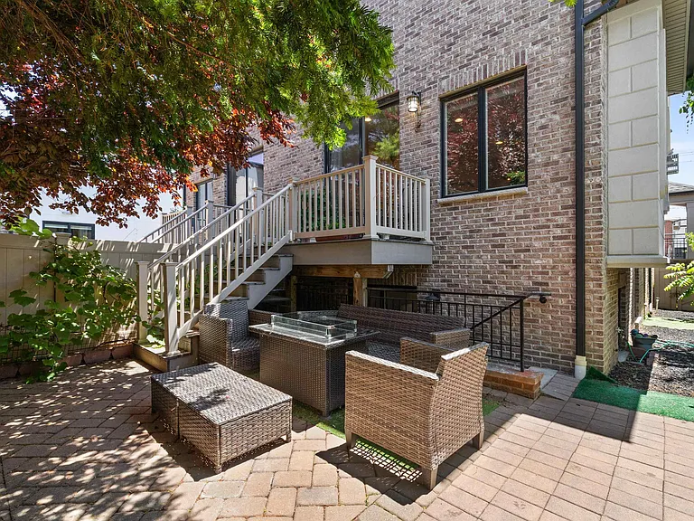 1627 John St #A — Photo 24