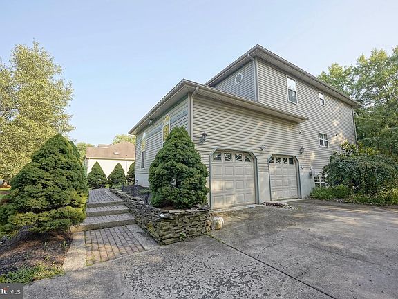 2nd image of 2 Gaskill Rd