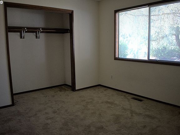 4th image of 2005 SE 131st Ave