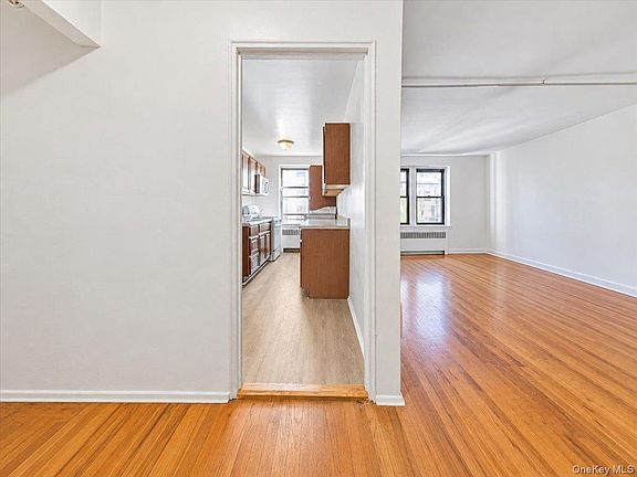 5th image of 2630 Kingsbridge Terrace #5O