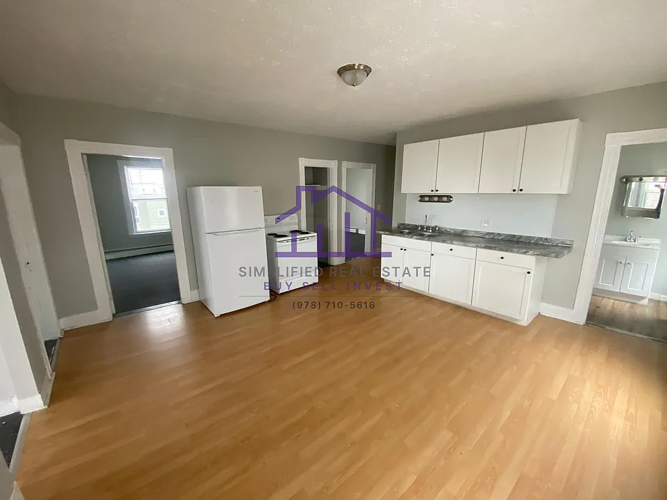 110 Howe St #4