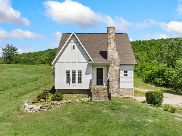6935 Bear Creek Dr, Harrison, AR 72601