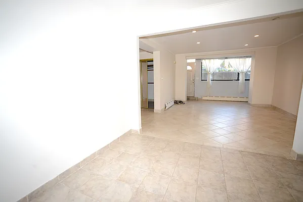 Rented by Voro, LLC | media 23