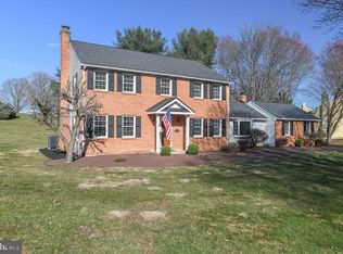 22 Tenby Chase Dr, Newark, DE 19711