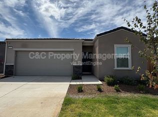 1024 W Deerhorn Dr, Madera, CA 93636