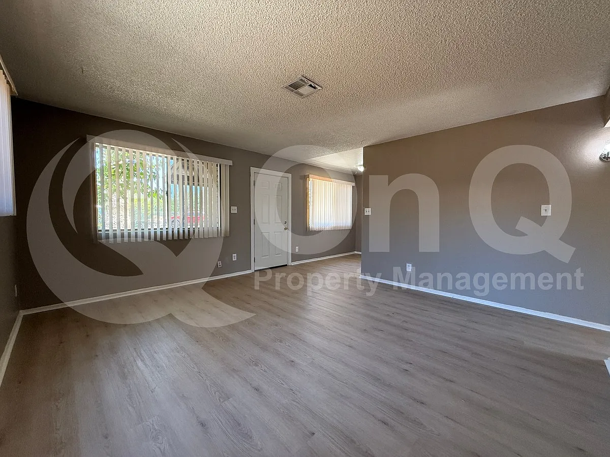2 bed, 1.0 bath, 800 sqft, $1,049 — Photo 3