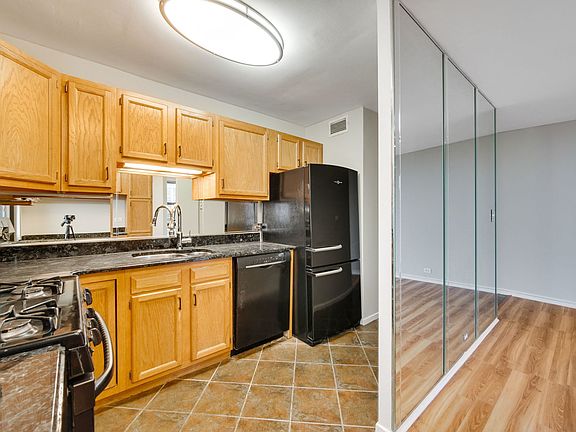 4th image of 3001 S Michigan Ave Unit 1601