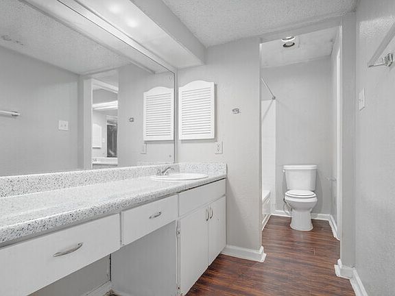 5th image of 419 Harding Pl #411