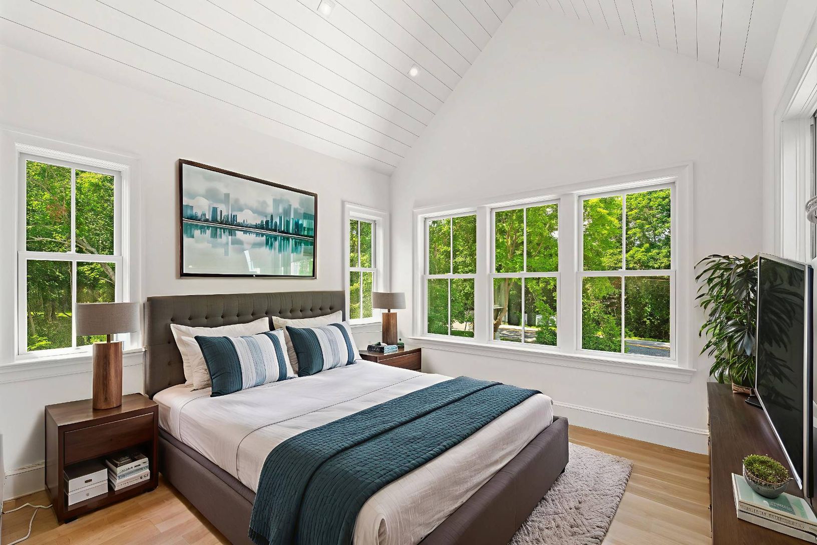  Guest ensuite bedroom  1 of 6