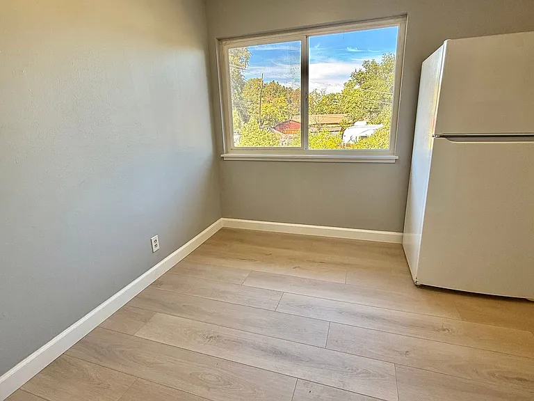 8001 Church St — Photo 5
