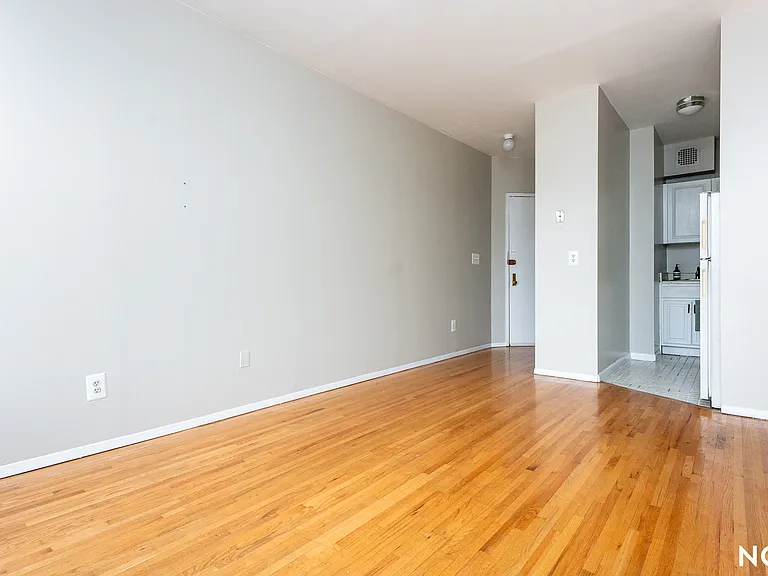 147 9th St #4A — Photo 9