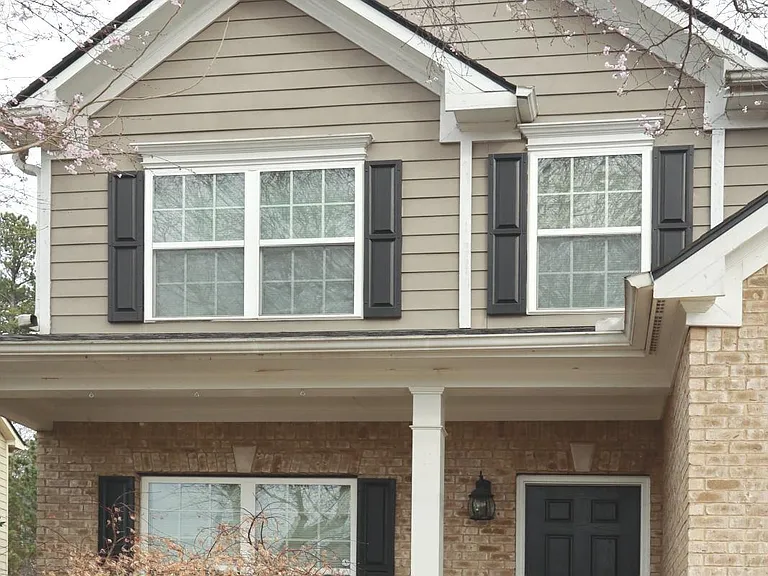 442 Crestmont Ln — Photo 2