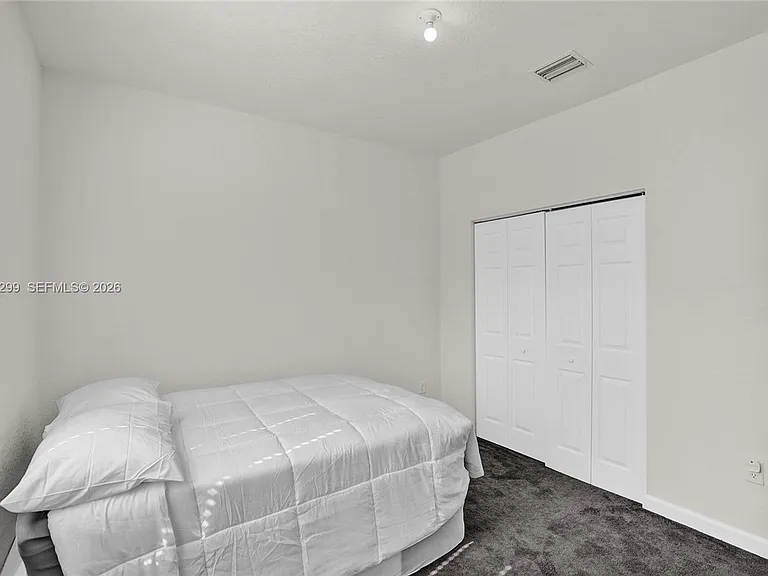 2502 NE 1st St #0 — Photo 8
