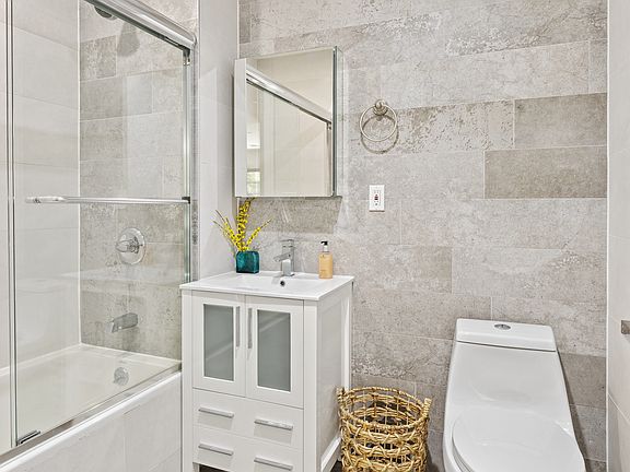 3rd image of 800 Park Pl APT 1F