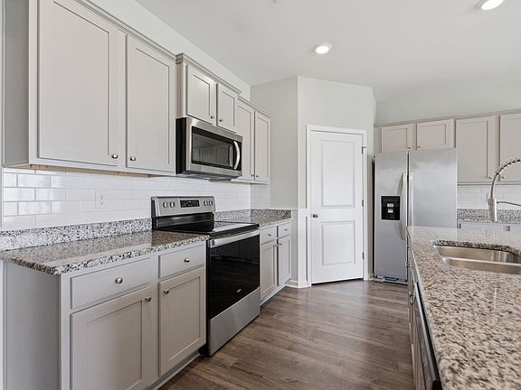 5th image of 1239 Winterburn Dr.