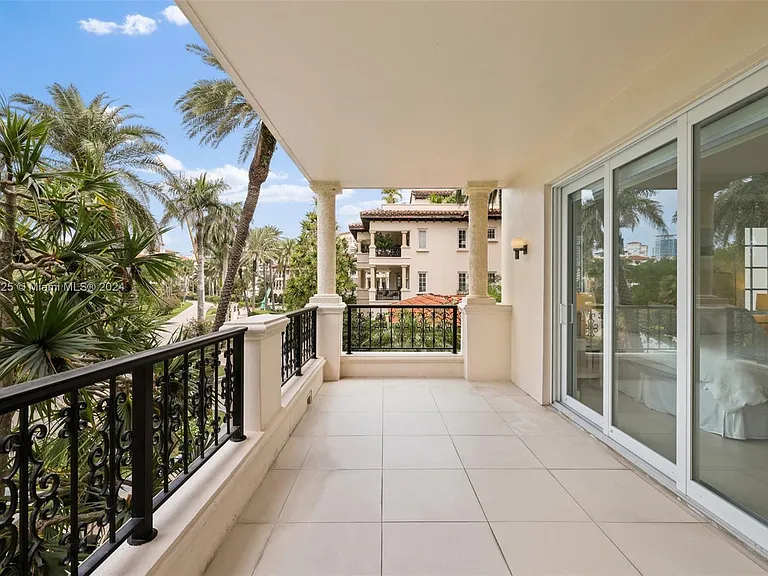 19127 Fisher Island Dr #19127 — Photo 35