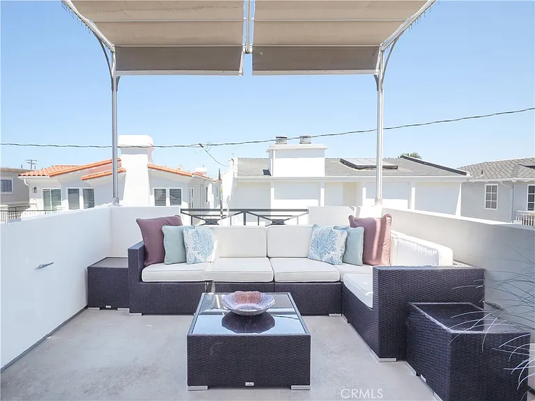 440 Marine Pl — Photo 2