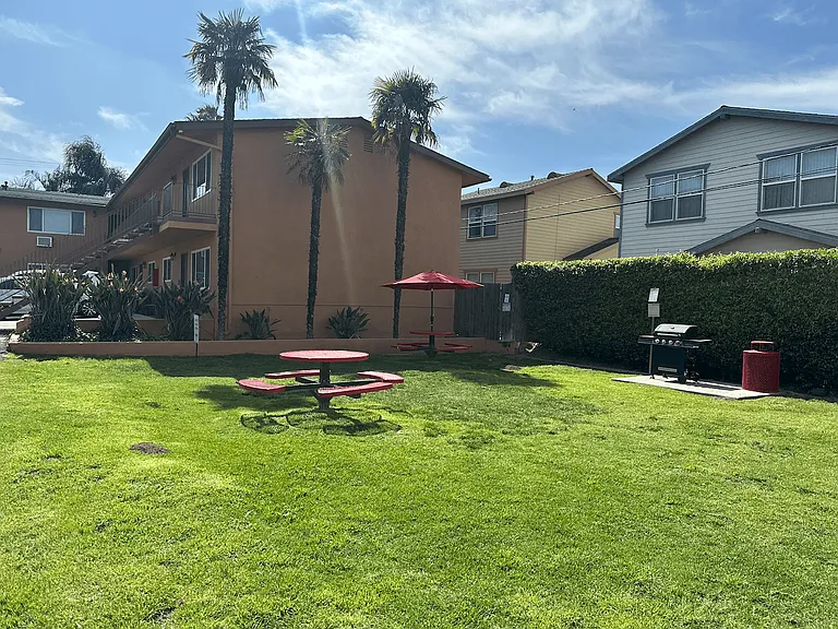 University Palms — Photo 18