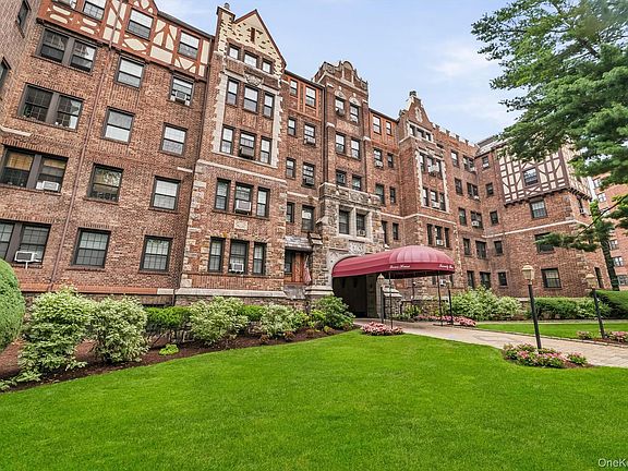 2nd image of 23 Old Mamaroneck Rd Apt. 5Q