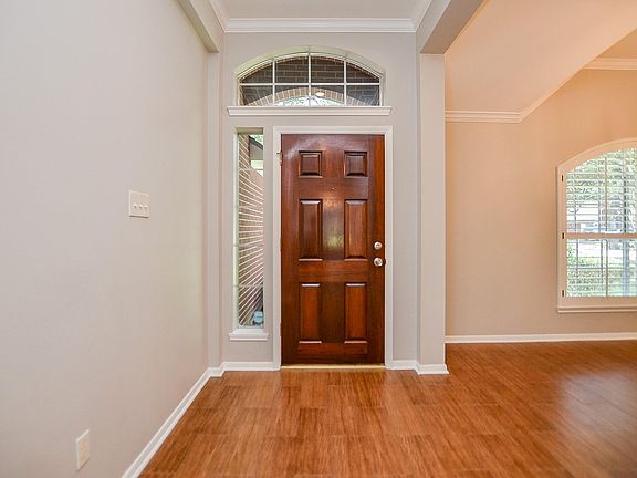 3rd image of 15310 Amesbury Ln