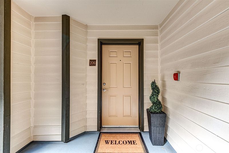 2nd image of 840 NE 125th Street #206