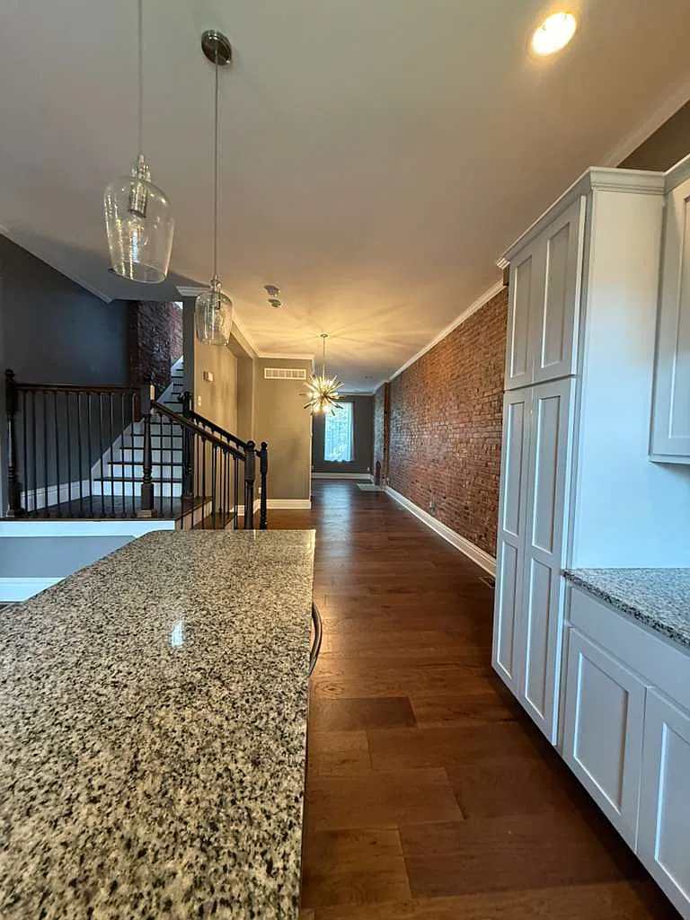 3 bed, 2.5 bath, 1914 sqft, $2,500 — Photo 4